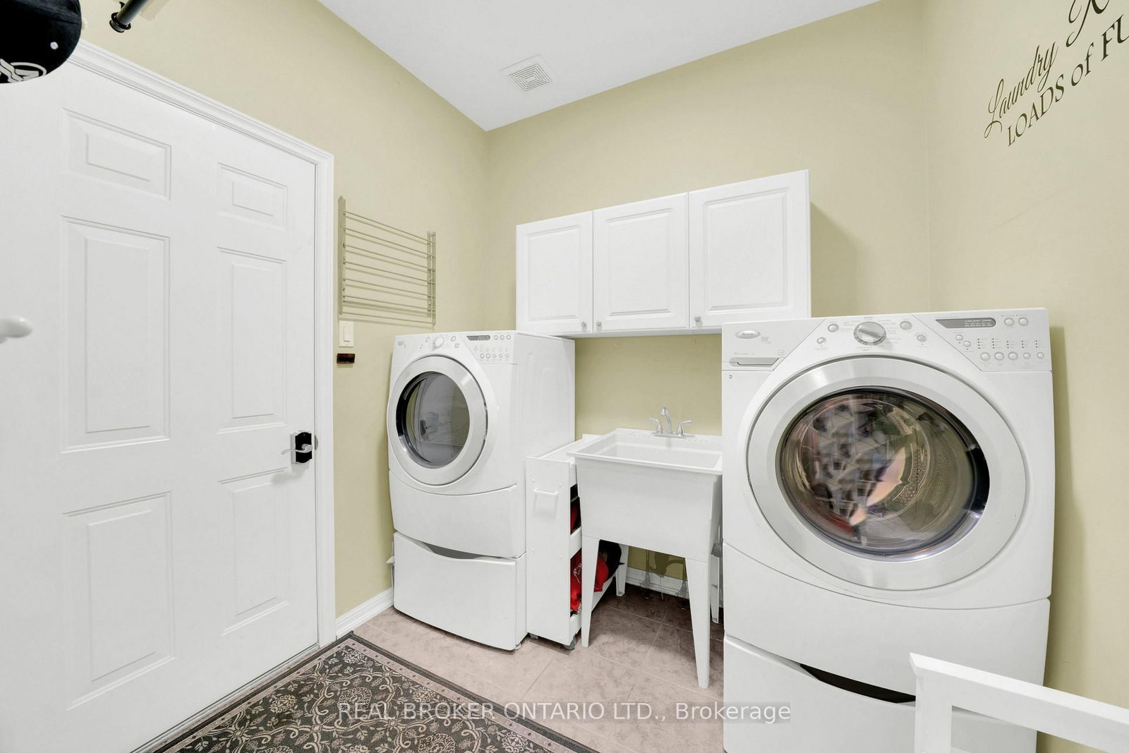 217 Ellis Crescent - Photo 11