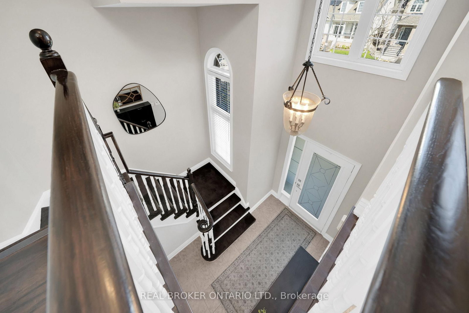 217 Ellis Crescent - Photo 12