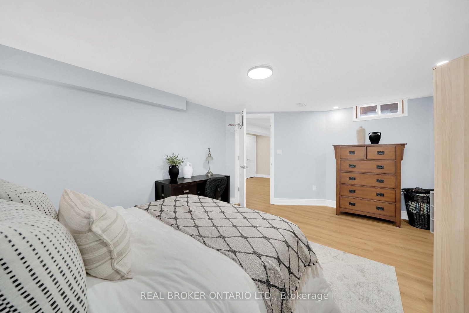 217 Ellis Crescent - Photo 32