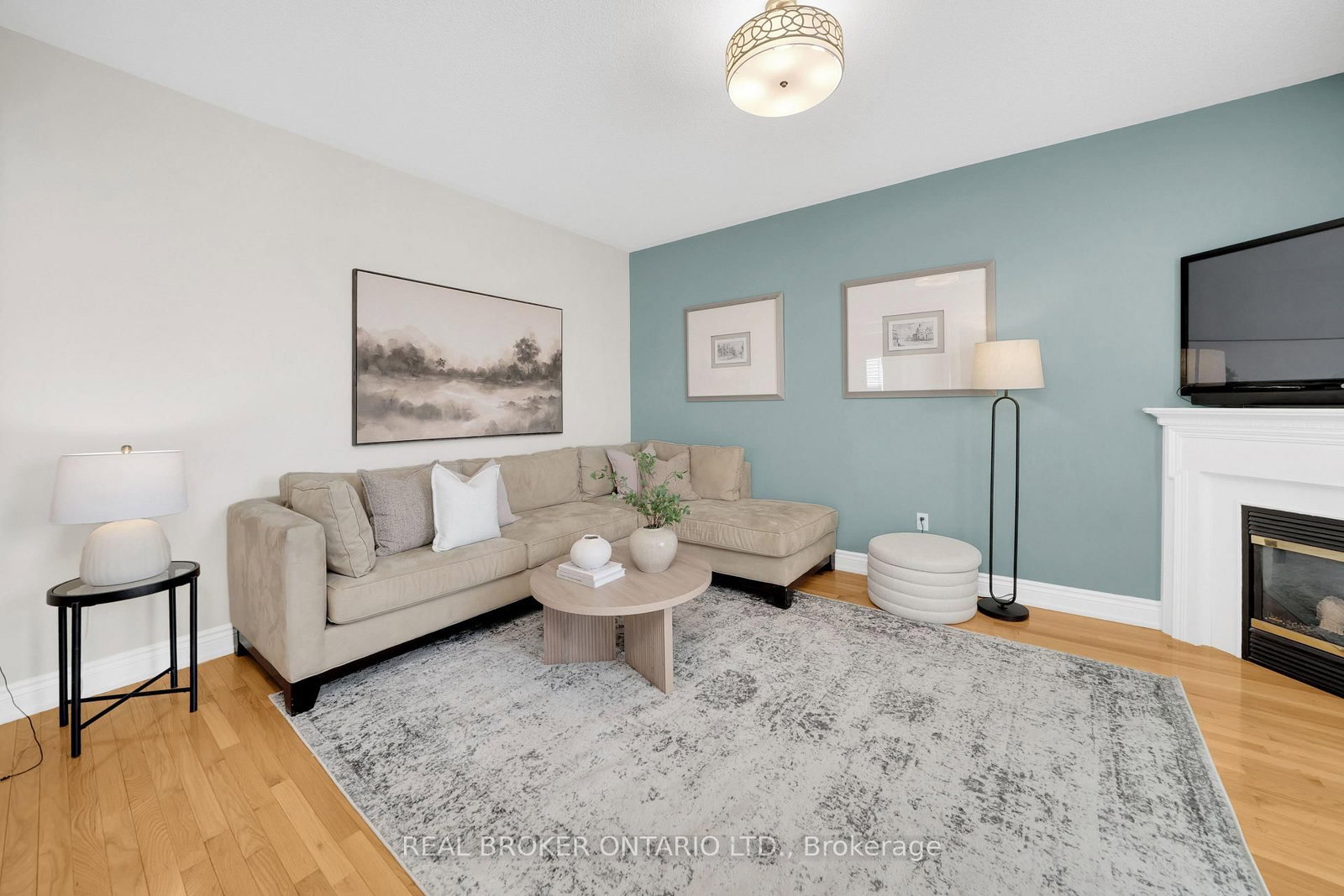 217 Ellis Crescent - Photo 8