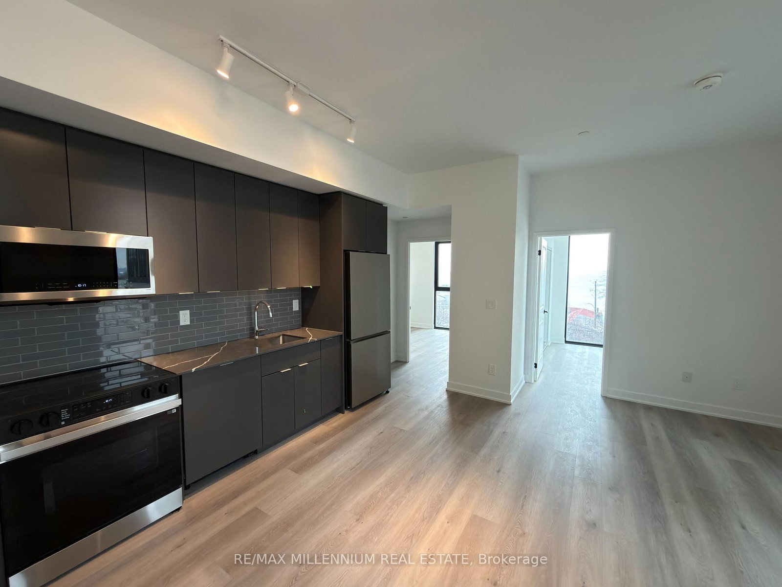 2075 Lakeshore Road S, Unit 415 - Photo 13
