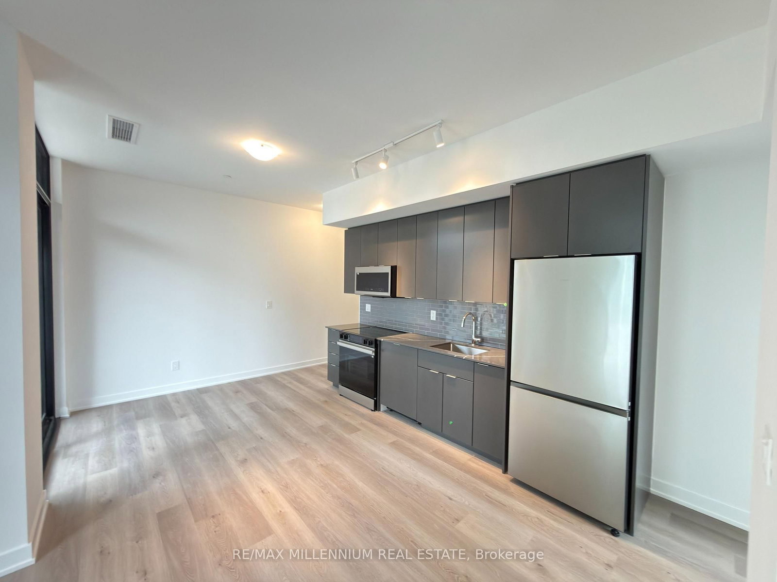 2075 Lakeshore Road S, Unit 415 - Photo 16