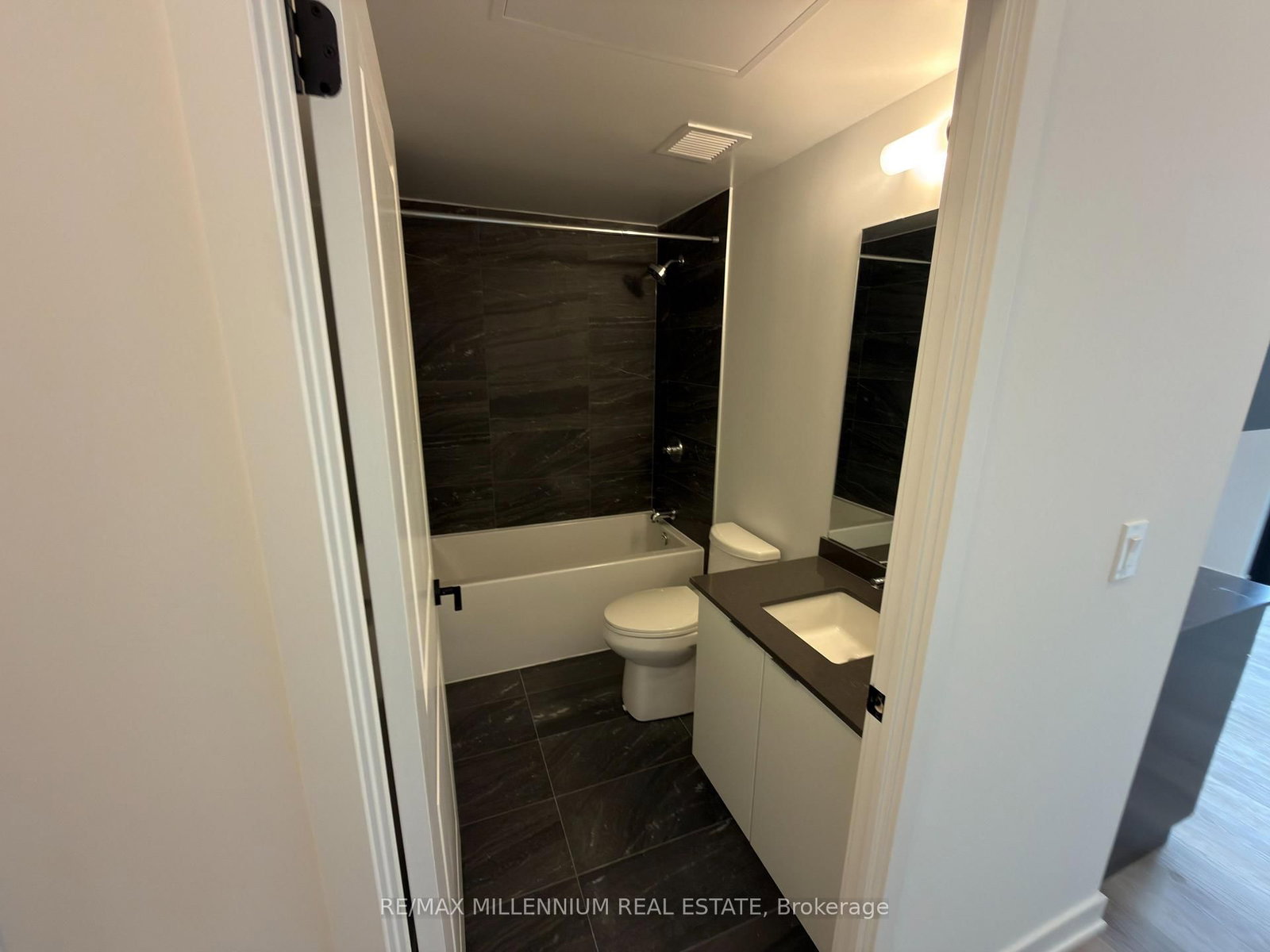 2075 Lakeshore Road S, Unit 415 - Photo 21