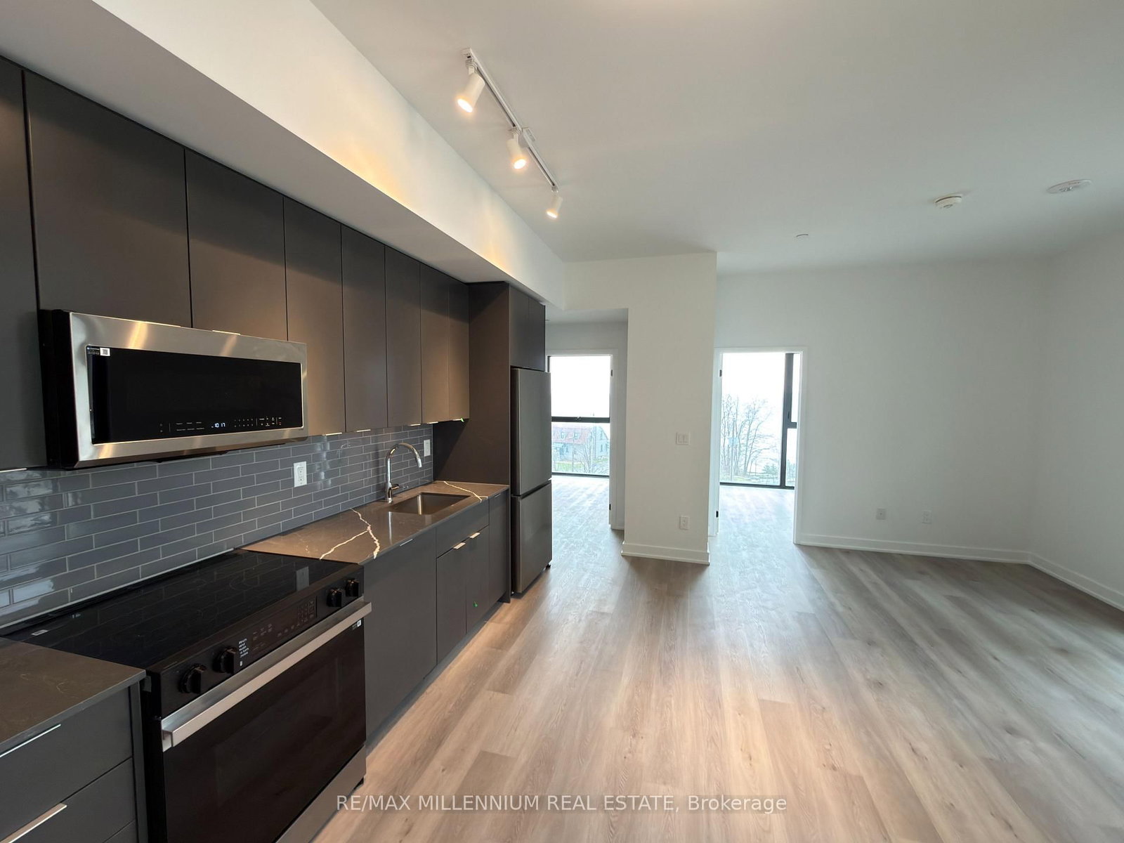 2075 Lakeshore Road S, Unit 415 - Photo 9