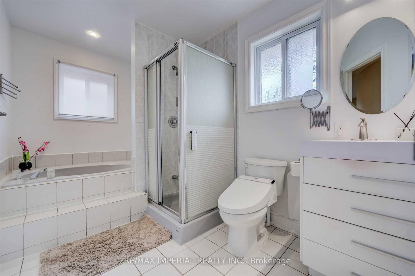 5295 Thornwood Drive, Unit Upper - Photo 10