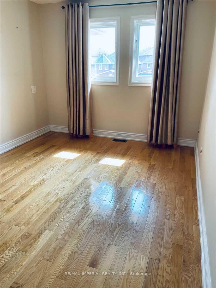 5295 Thornwood Drive, Unit Upper - Photo 11