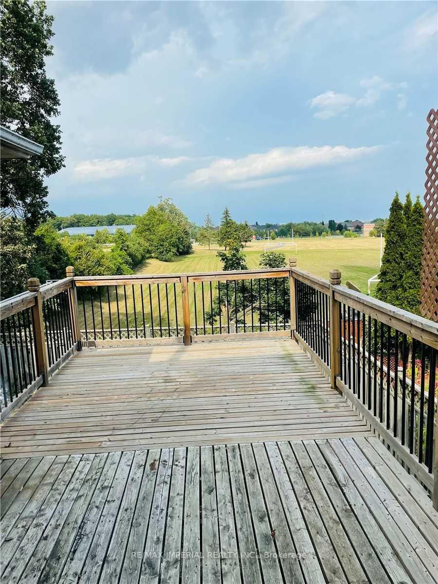 5295 Thornwood Drive, Unit Upper - Photo 15