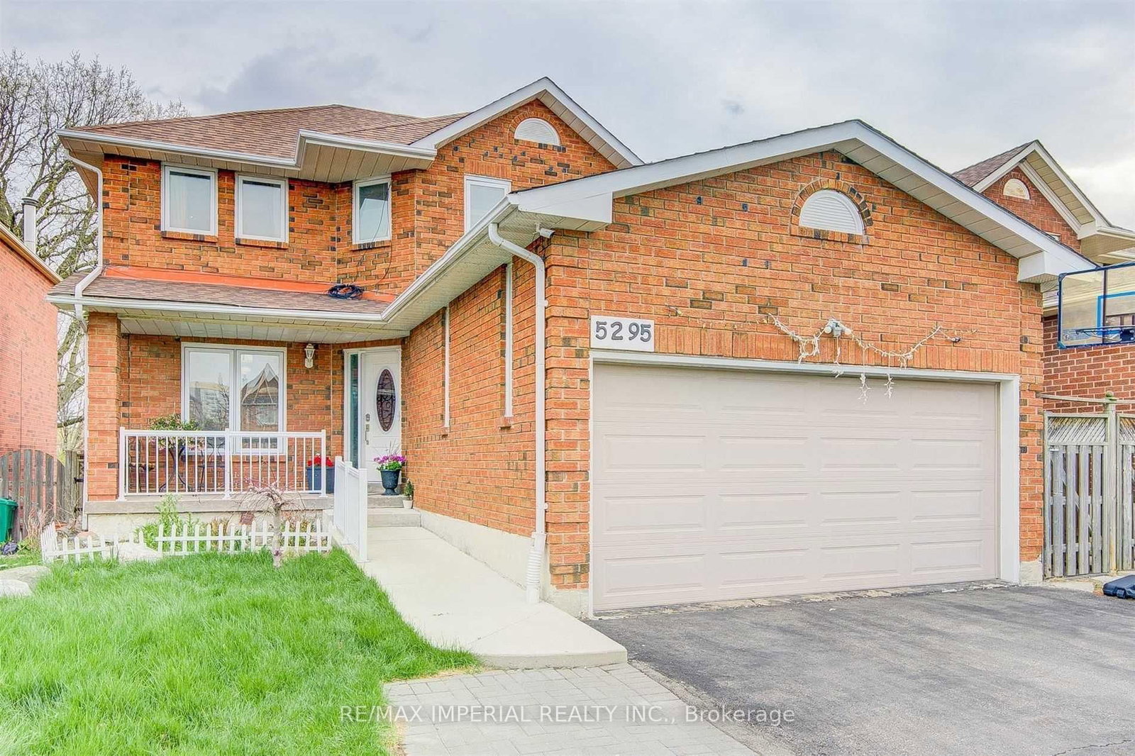5295 Thornwood Drive, Unit Upper - Photo 2