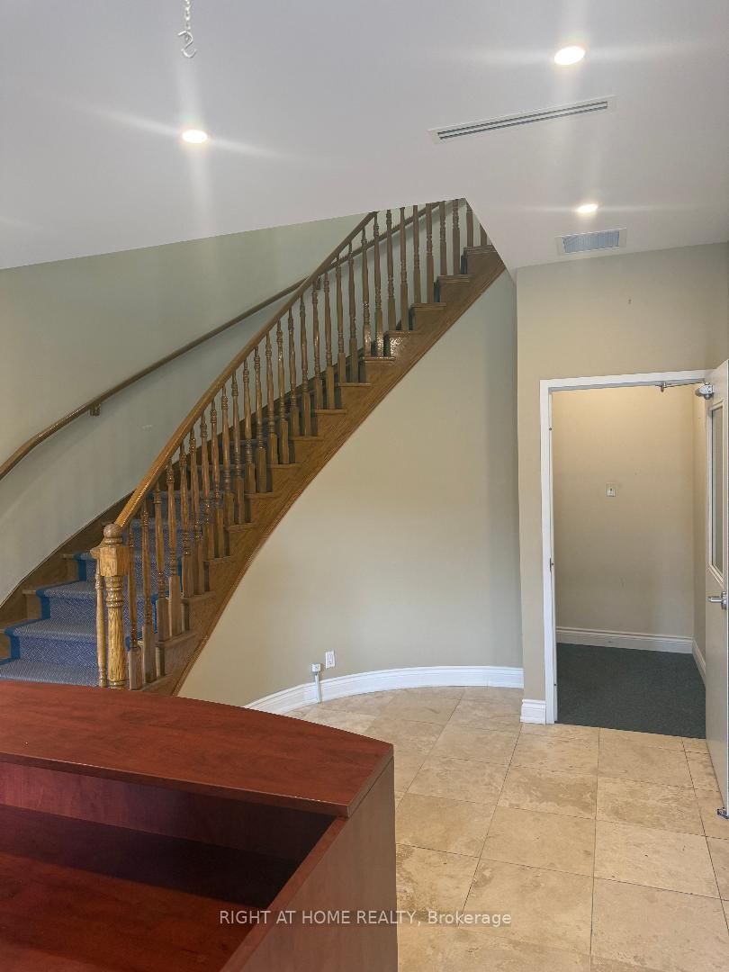 4304 VILLAGE CENTRE Court, Unit LOWER