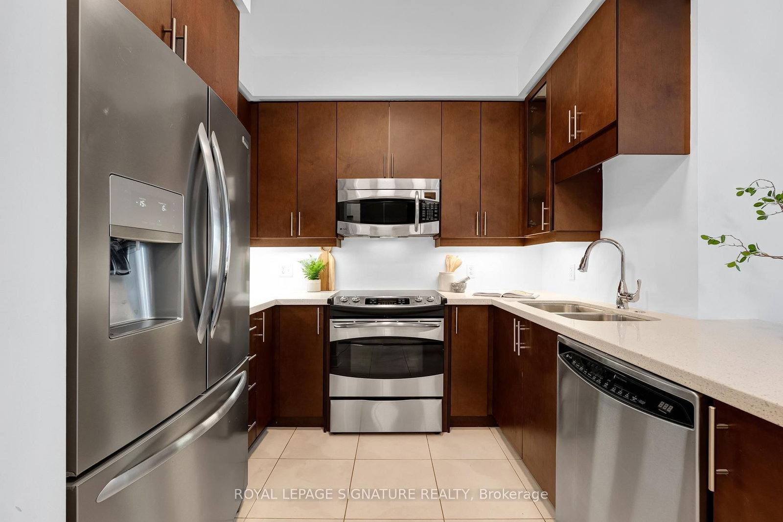 1910 Lake Shore Boulevard W, Unit LPH6 - Photo 15