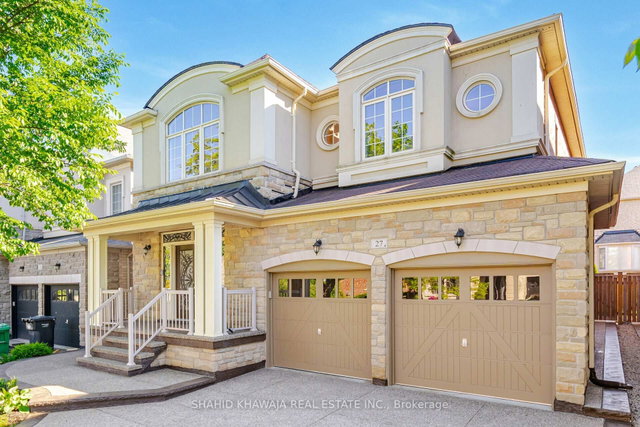 27 Lampman Crescent