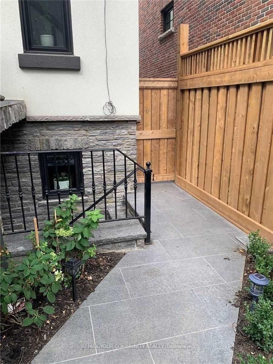 7 Van Dusen Boulevard - Photo 16