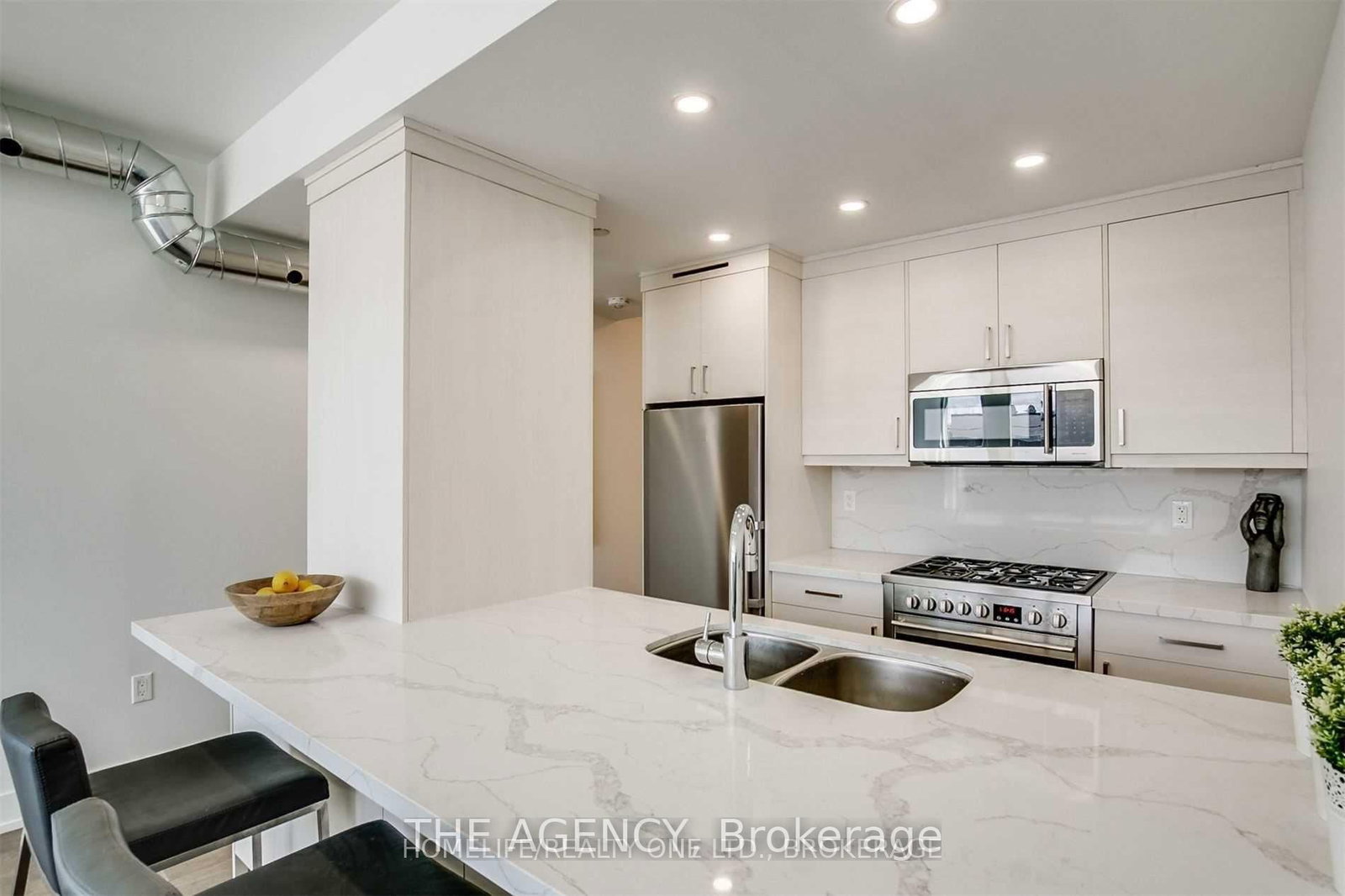 303 Gilmour Avenue - Photo 4