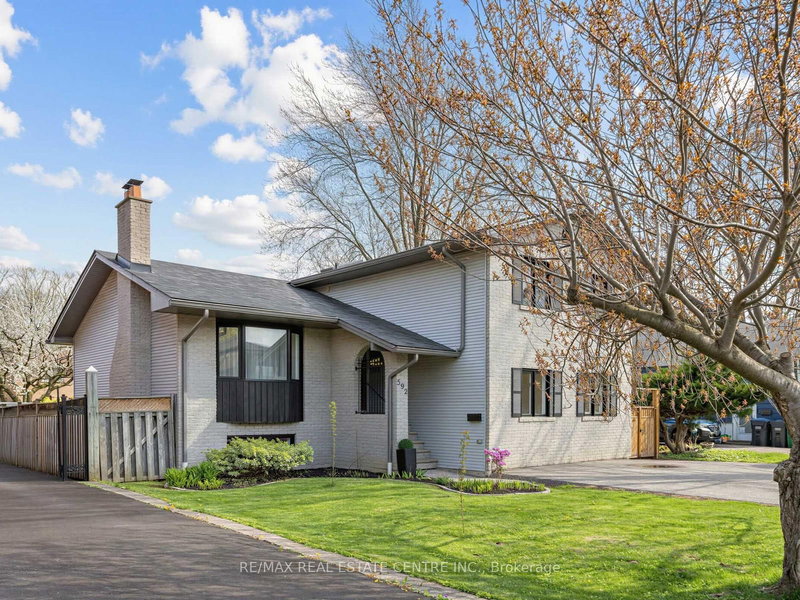 592 Montbeck Cres, Mississauga, Ontario