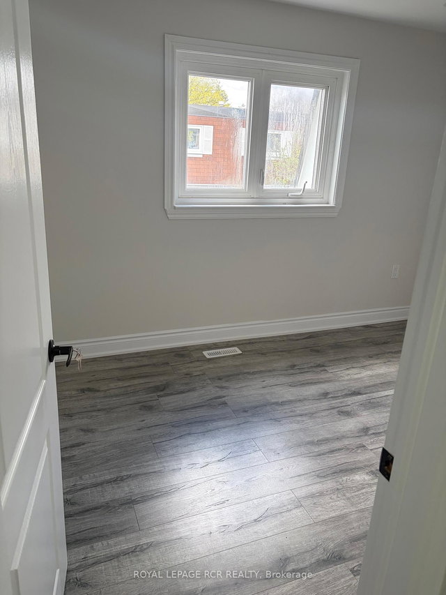 41 Town House Crescent
