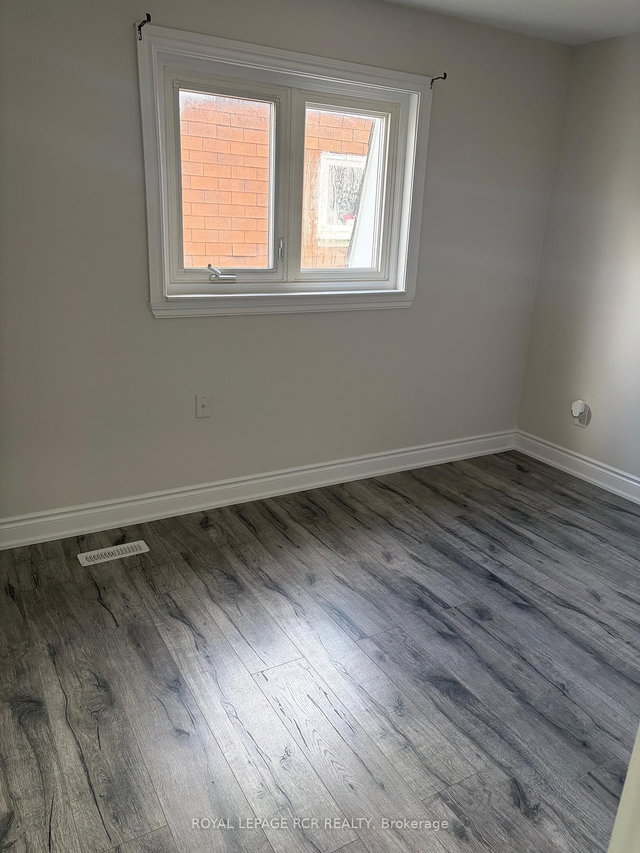 41 Town House Crescent