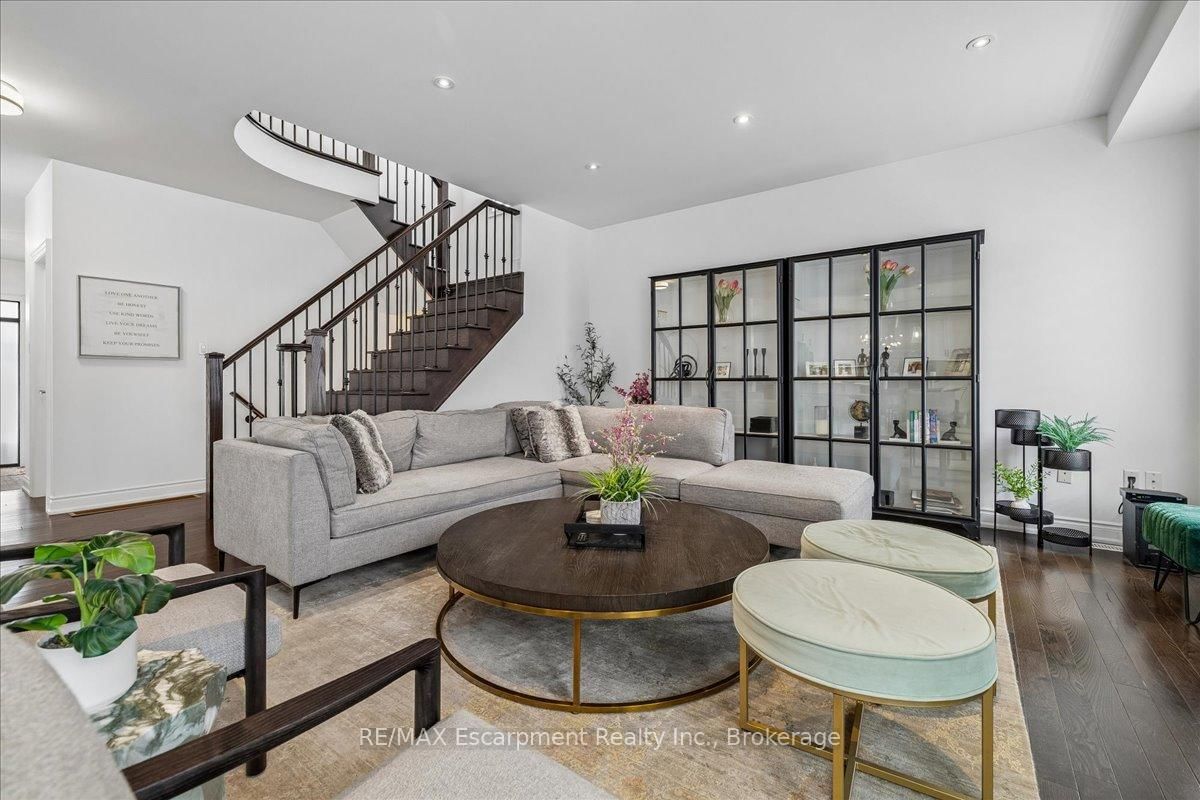 2400 Spring Meadow Way • Oakville, ON photo 11