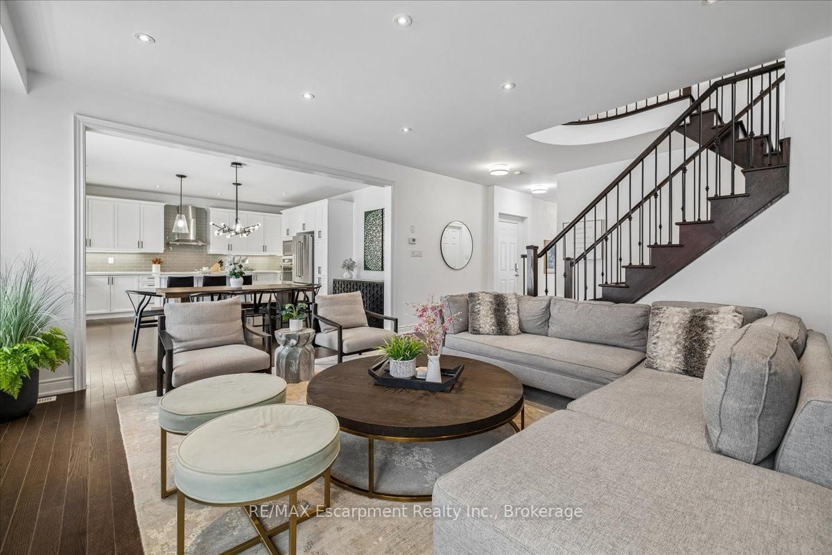 2400 Spring Meadow Way • Oakville, ON photo 12