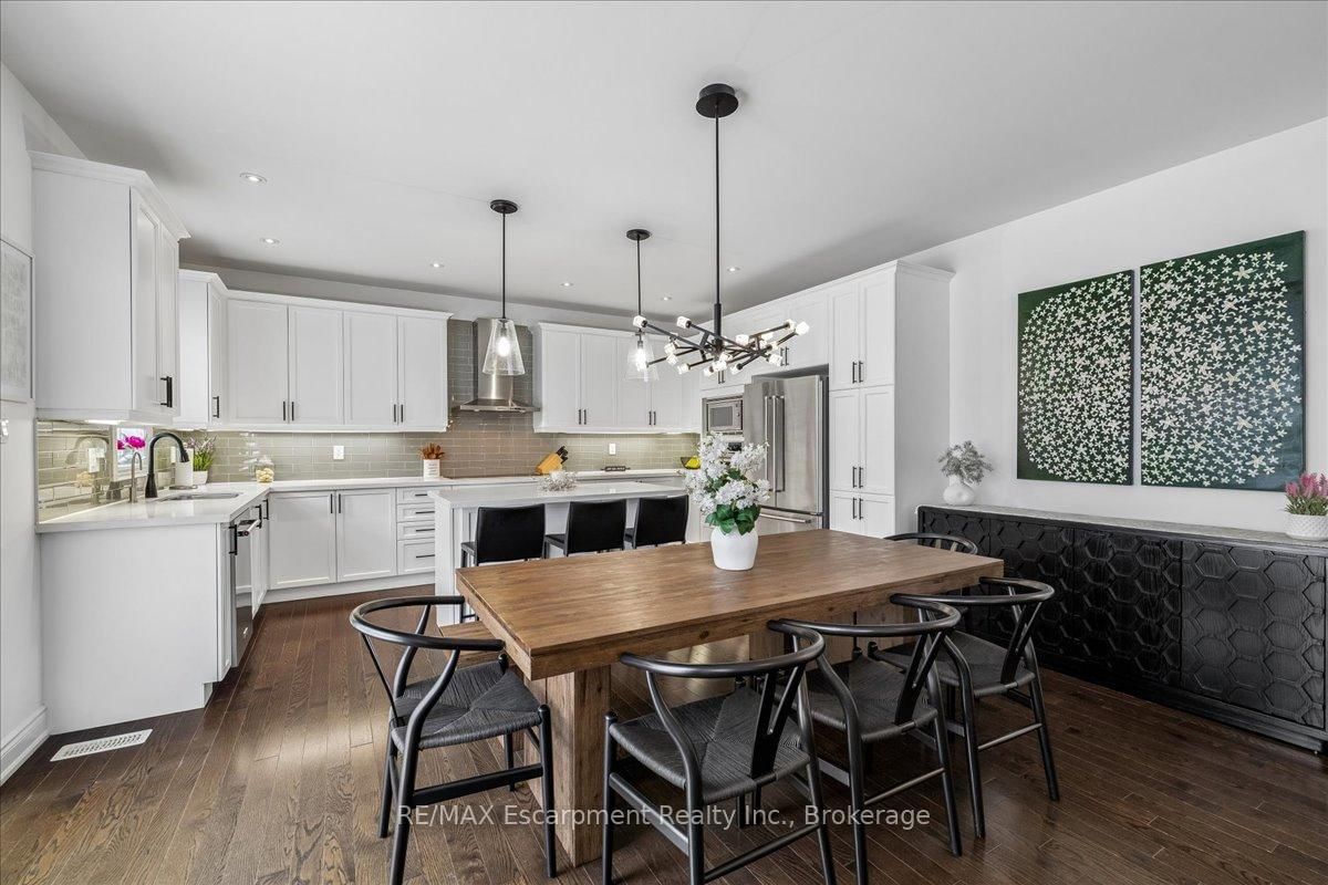 2400 Spring Meadow Way • Oakville, ON photo 14
