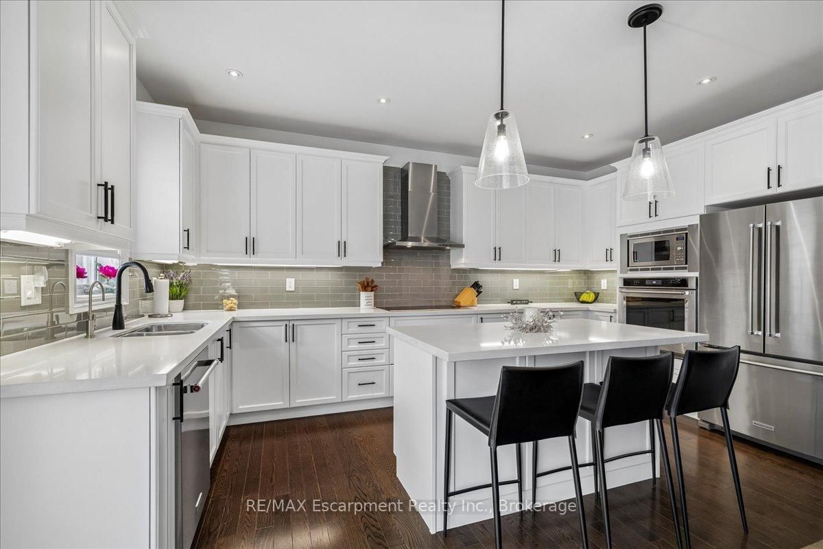 2400 Spring Meadow Way • Oakville, ON photo 18