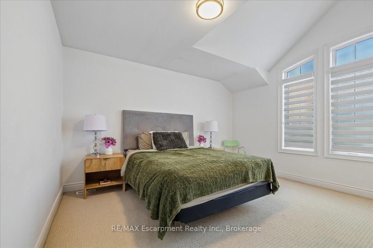 2400 Spring Meadow Way • Oakville, ON photo 33