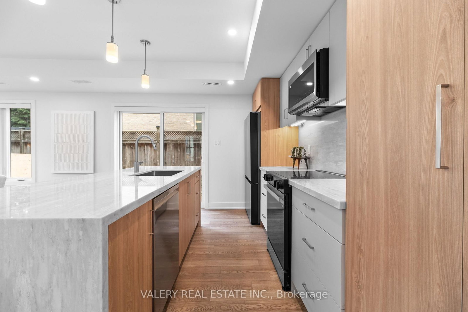 15 Acorn Avenue, Unit 5 - Photo 4