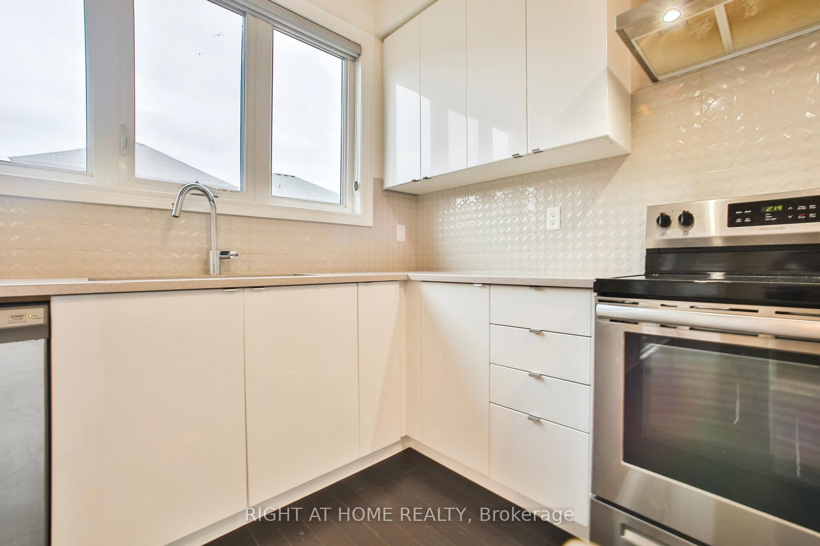 25 HUBBELL Road, Unit UPPER - Photo 17