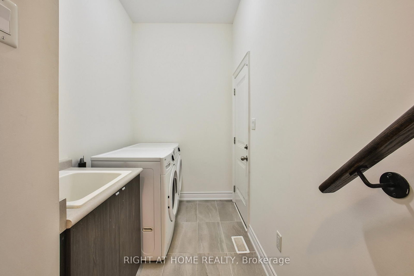 25 HUBBELL Road, Unit UPPER - Photo 22