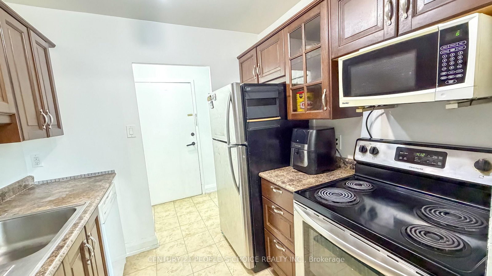2485 Woking Crescent, Unit 201 - Photo 8