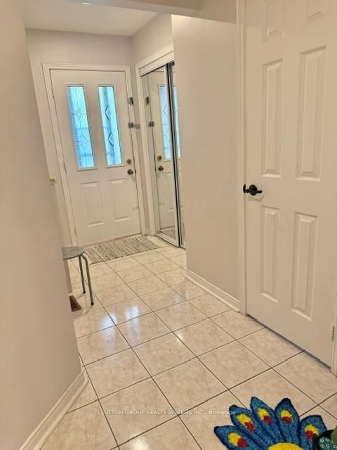 Upper - 5553 Richmeadow Mews