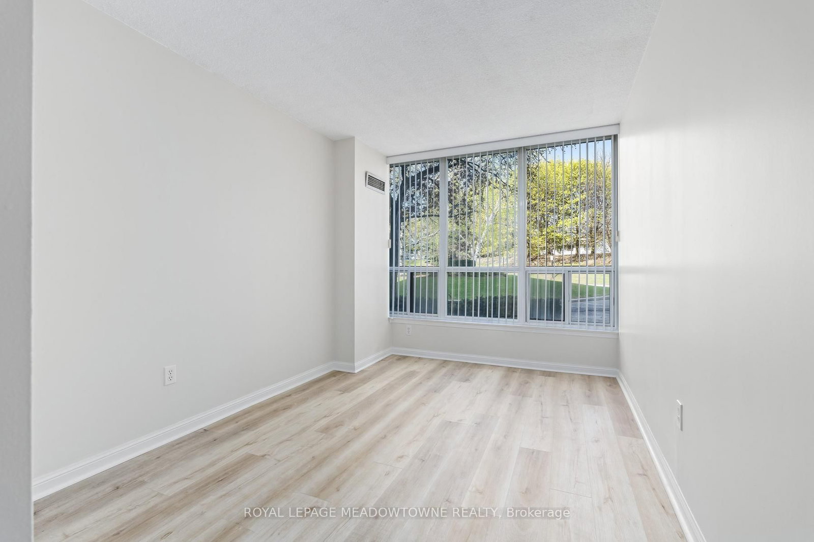 10 Laurelcrest Street, Unit 104 - Photo 27