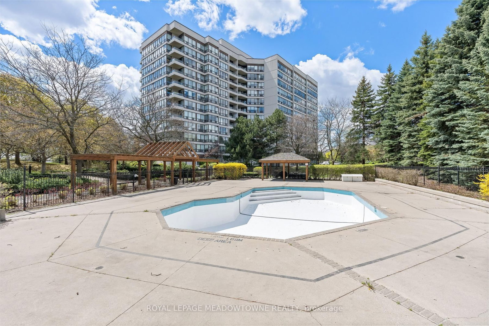 10 Laurelcrest Street, Unit 104 - Photo 35