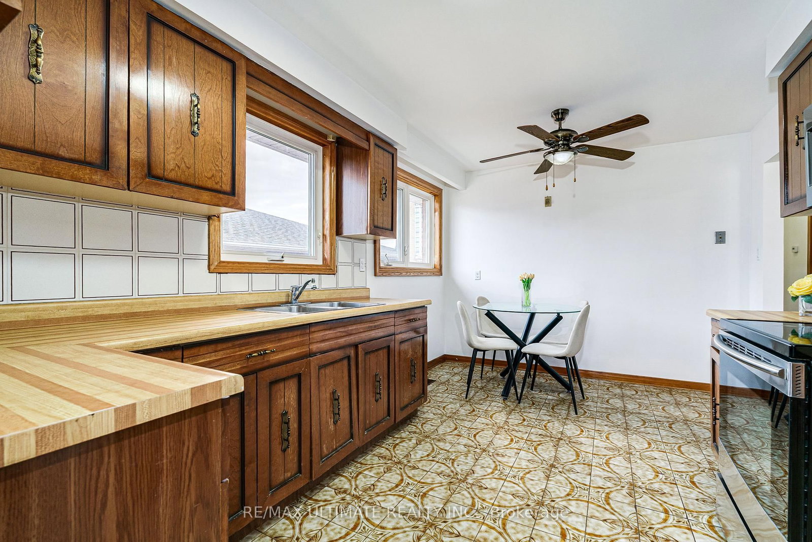 196 Meadows Boulevard - Photo 10