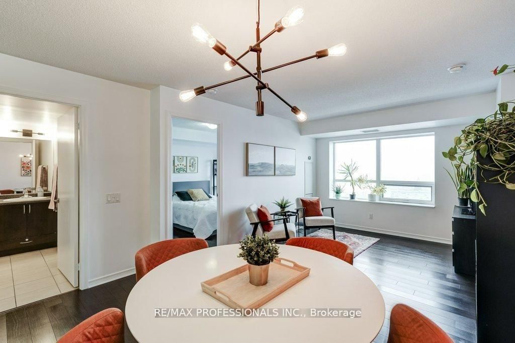 60 Heintzman Street, Unit 930