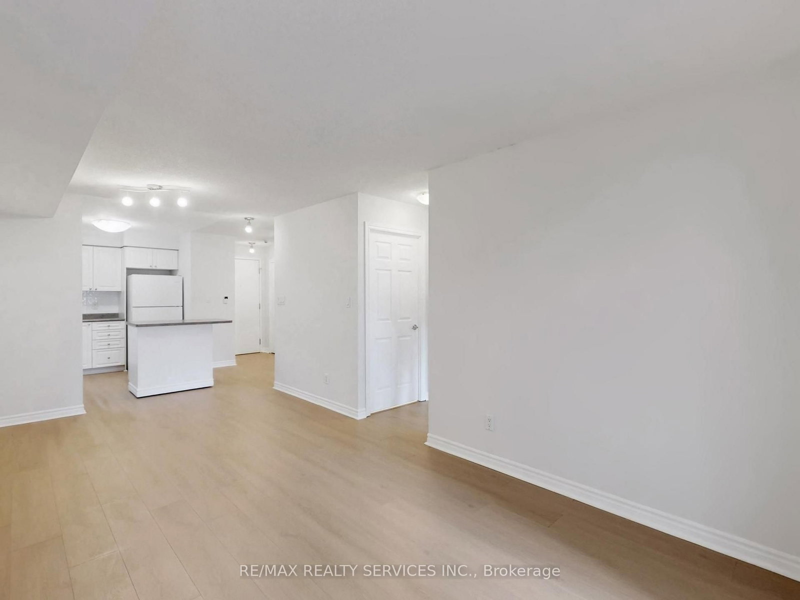 3880 Duke Of York Boulevard, Unit 504 - Photo 13