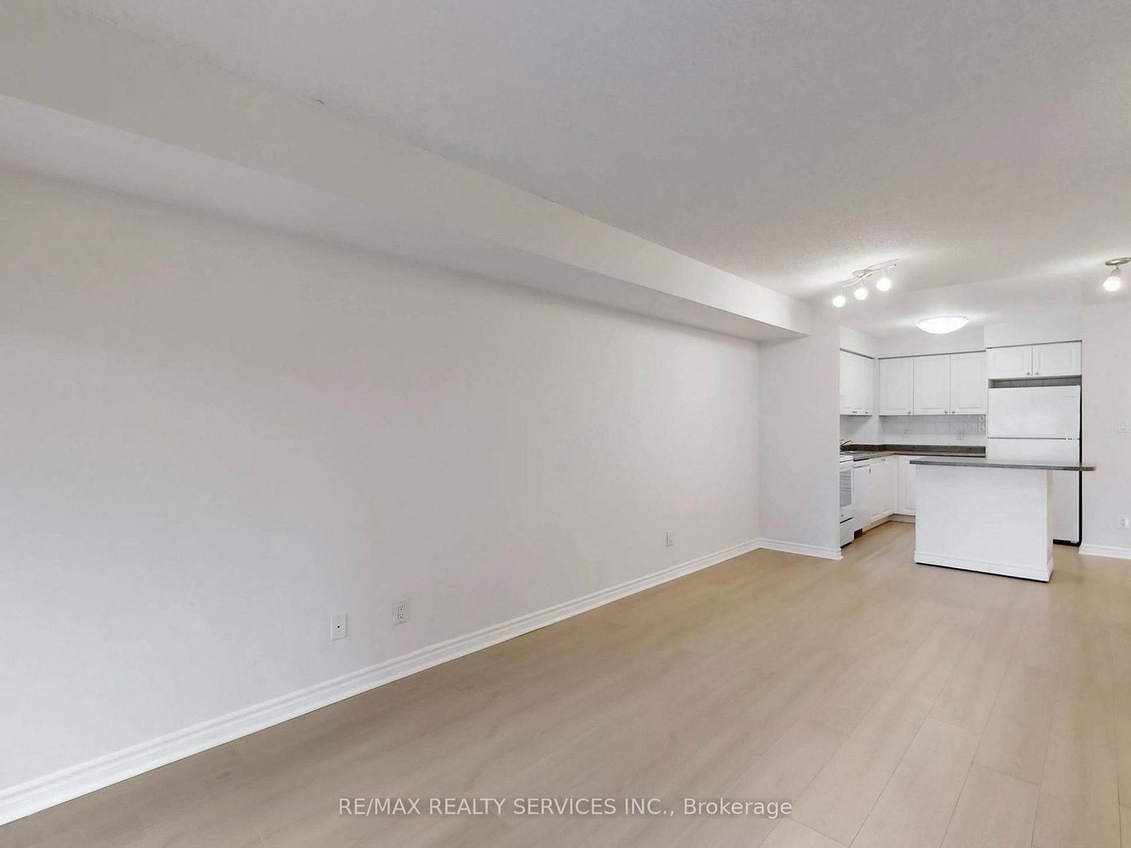 3880 Duke Of York Boulevard, Unit 504 - Photo 15