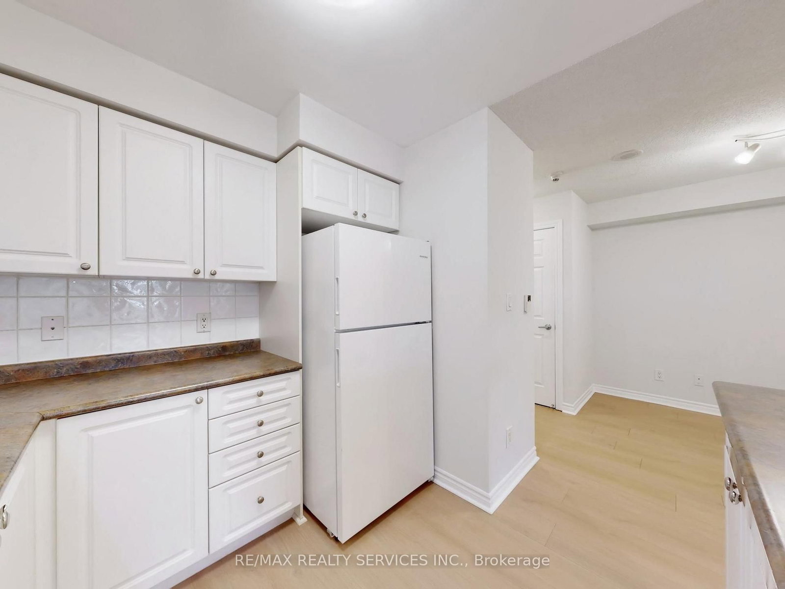 3880 Duke Of York Boulevard, Unit 504 - Photo 20