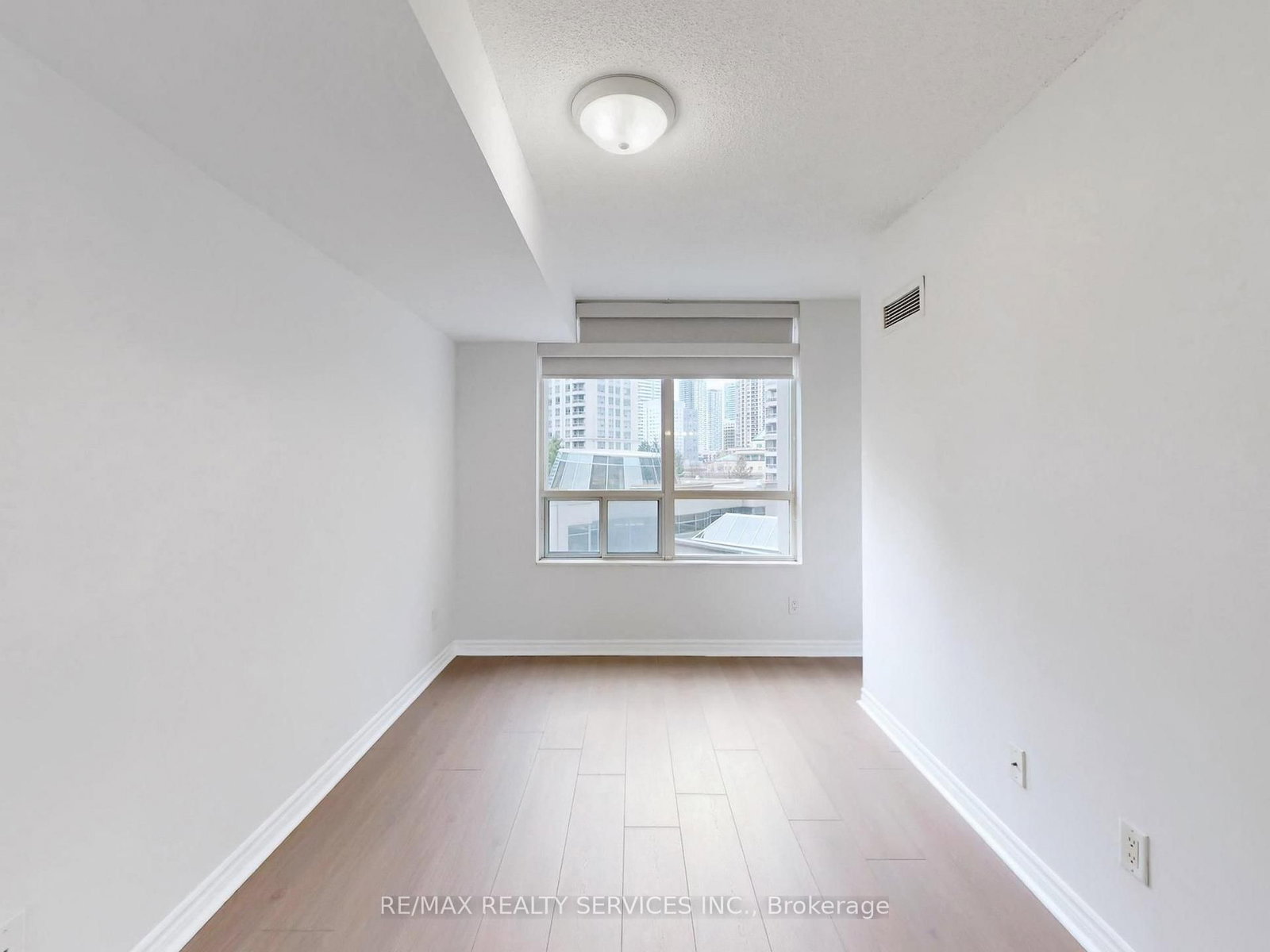 3880 Duke Of York Boulevard, Unit 504 - Photo 24
