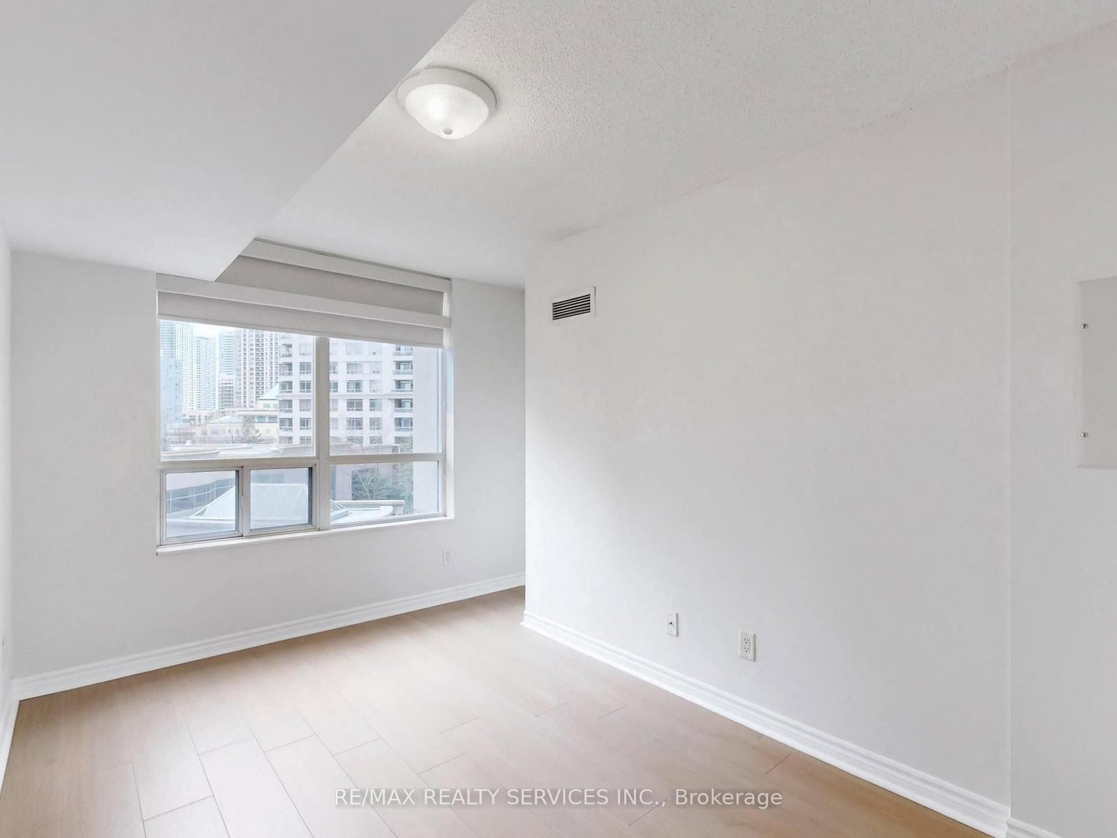 3880 Duke Of York Boulevard, Unit 504 - Photo 26