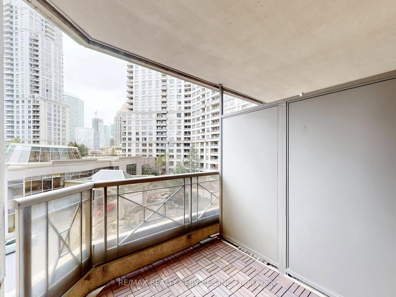 3880 Duke Of York Boulevard, Unit 504 - Photo 31