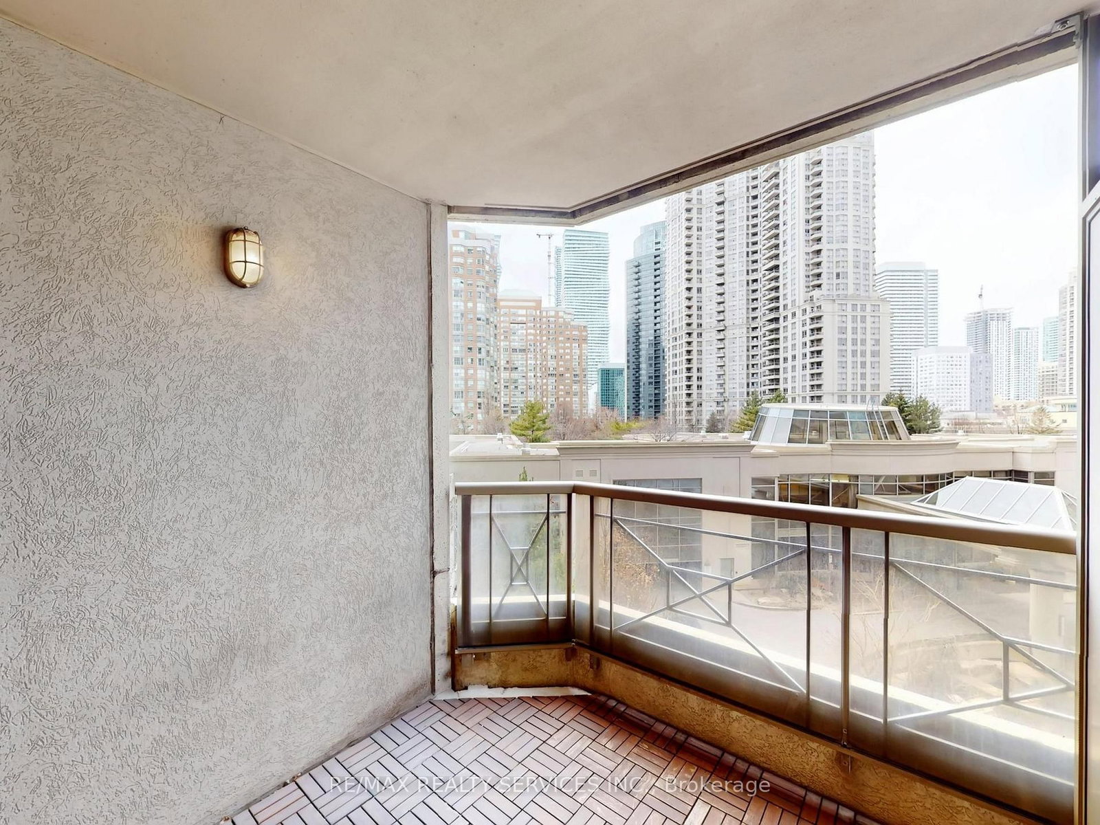 3880 Duke Of York Boulevard, Unit 504 - Photo 32