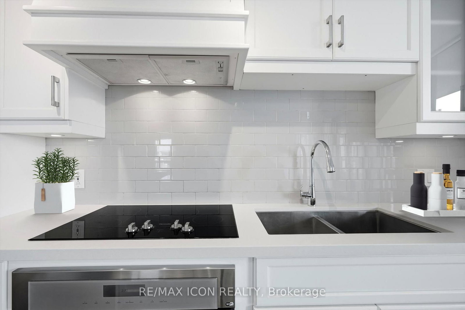 2060 Lakeshore Road, Unit 602 - Photo 12