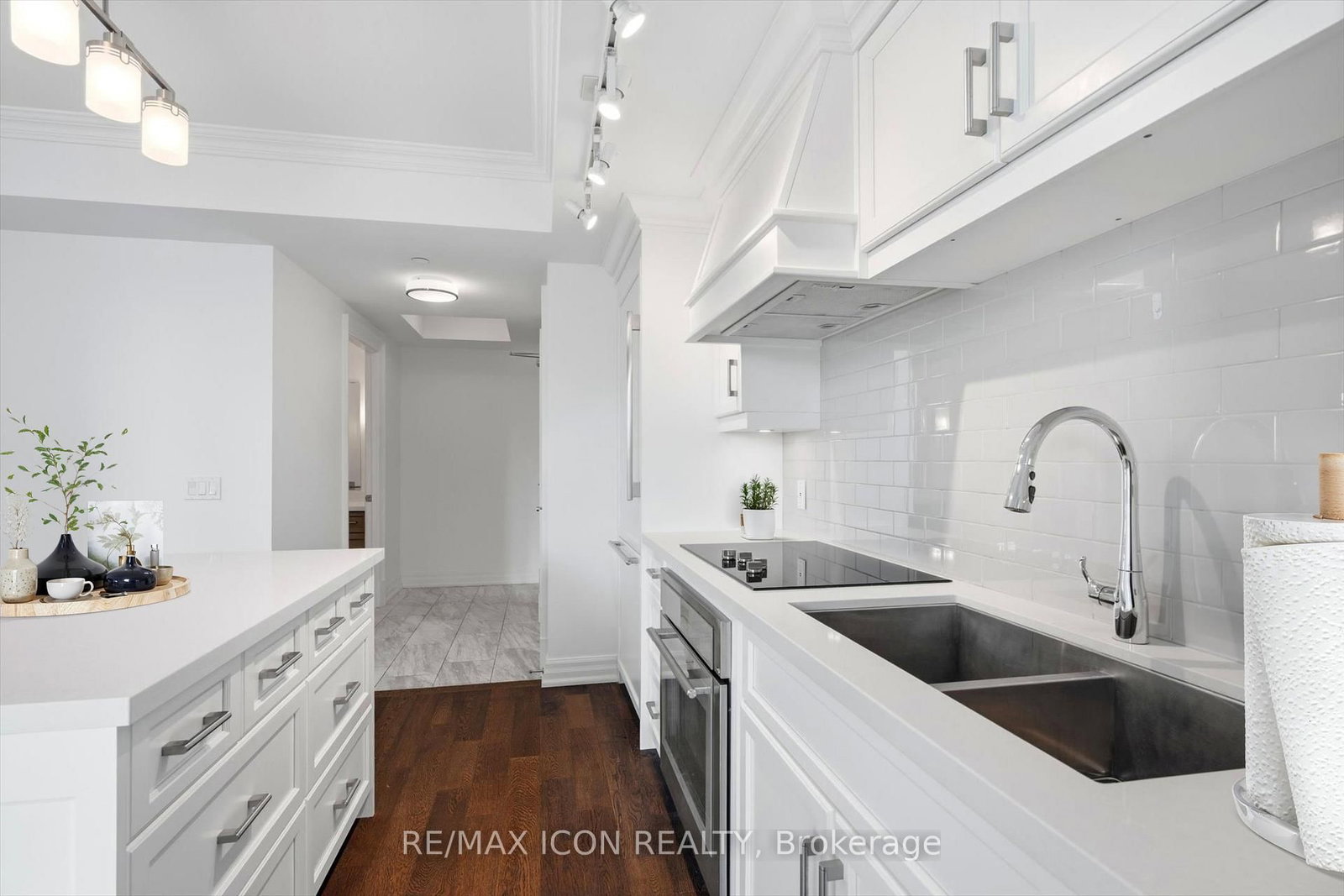 2060 Lakeshore Road, Unit 602 - Photo 13
