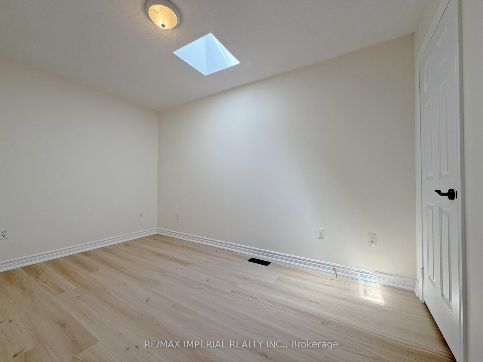 623-623A The Queensway • Toronto, ON photo 7