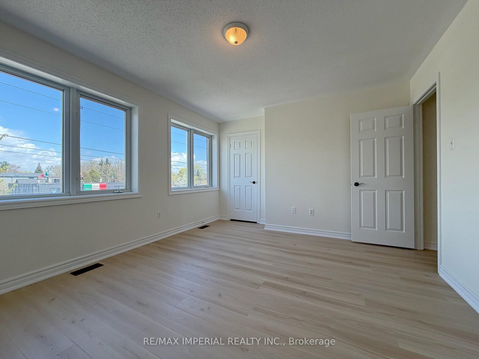 623-623A The Queensway • Toronto, ON photo 8