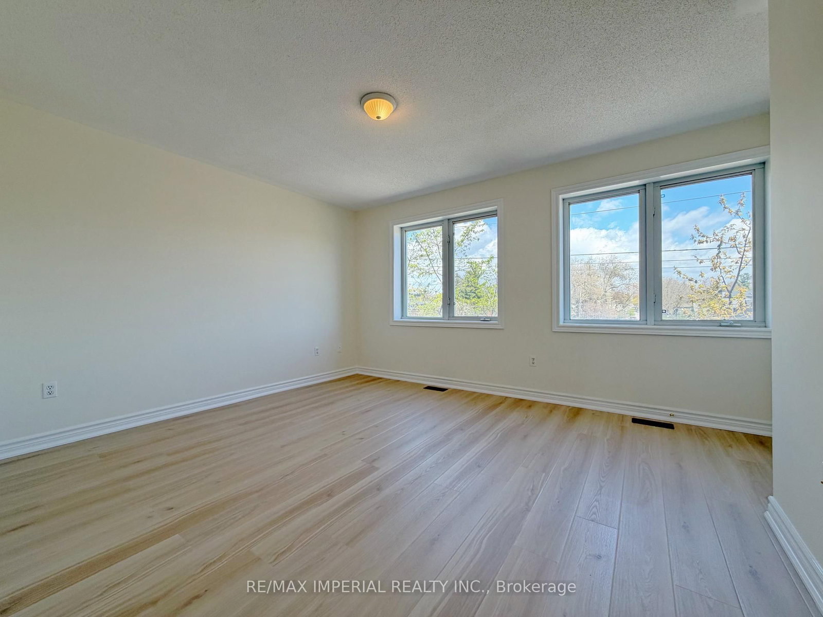 623-623A The Queensway • Toronto, ON photo 9