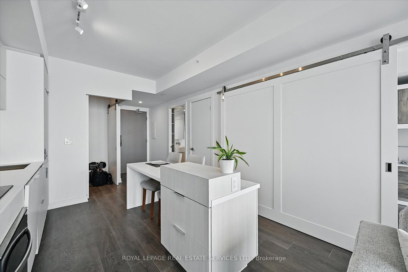 370 Martha Street, Unit 1705 - Photo 11