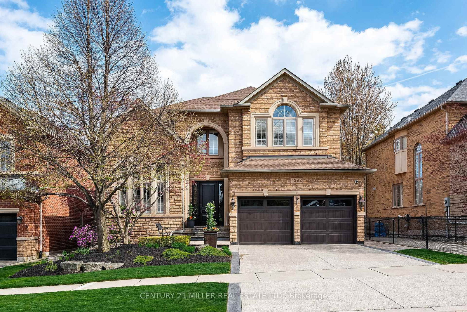 Detached House for sale at 1392 Clearwater Crescent, Oakville, Ontario, L6H 7J5 - Joshua Creek - MLS: W13116426