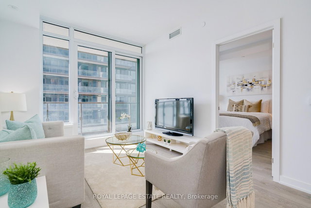 1711 - 1926 Lake Shore Boulevard W