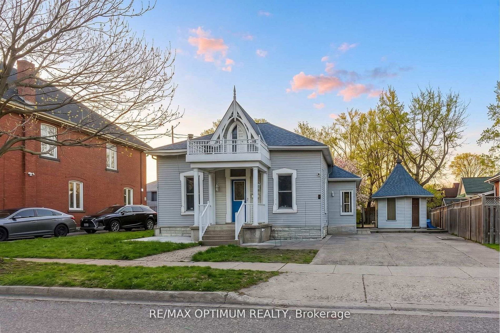 4 Denison Avenue - Photo 2